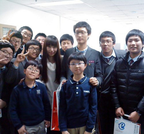 Hany writer and a bunch of male visitors! Photo1