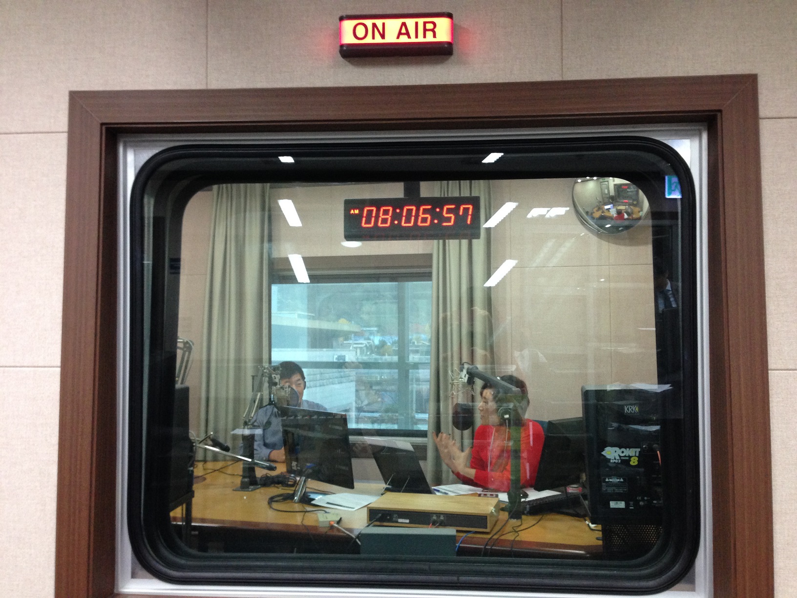 2014.11.25 Special interview _ Consul Dae B. Kim, at the American Presence Post in Busan Photo2