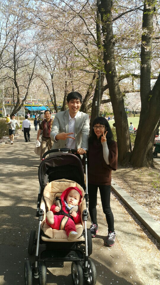 Gia dinh anh Kyeong Bom va chi My Photo1