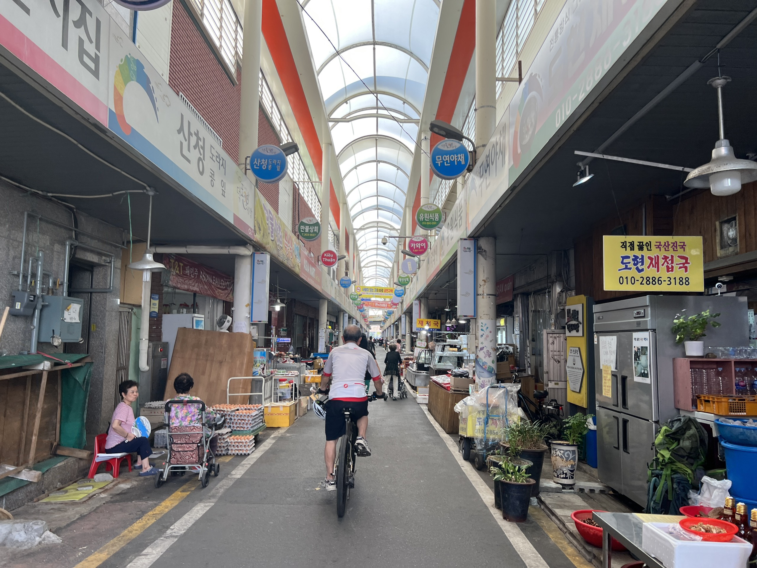 베트남인들의 덕포 시장에서 추석 준비 분위기 Photo1