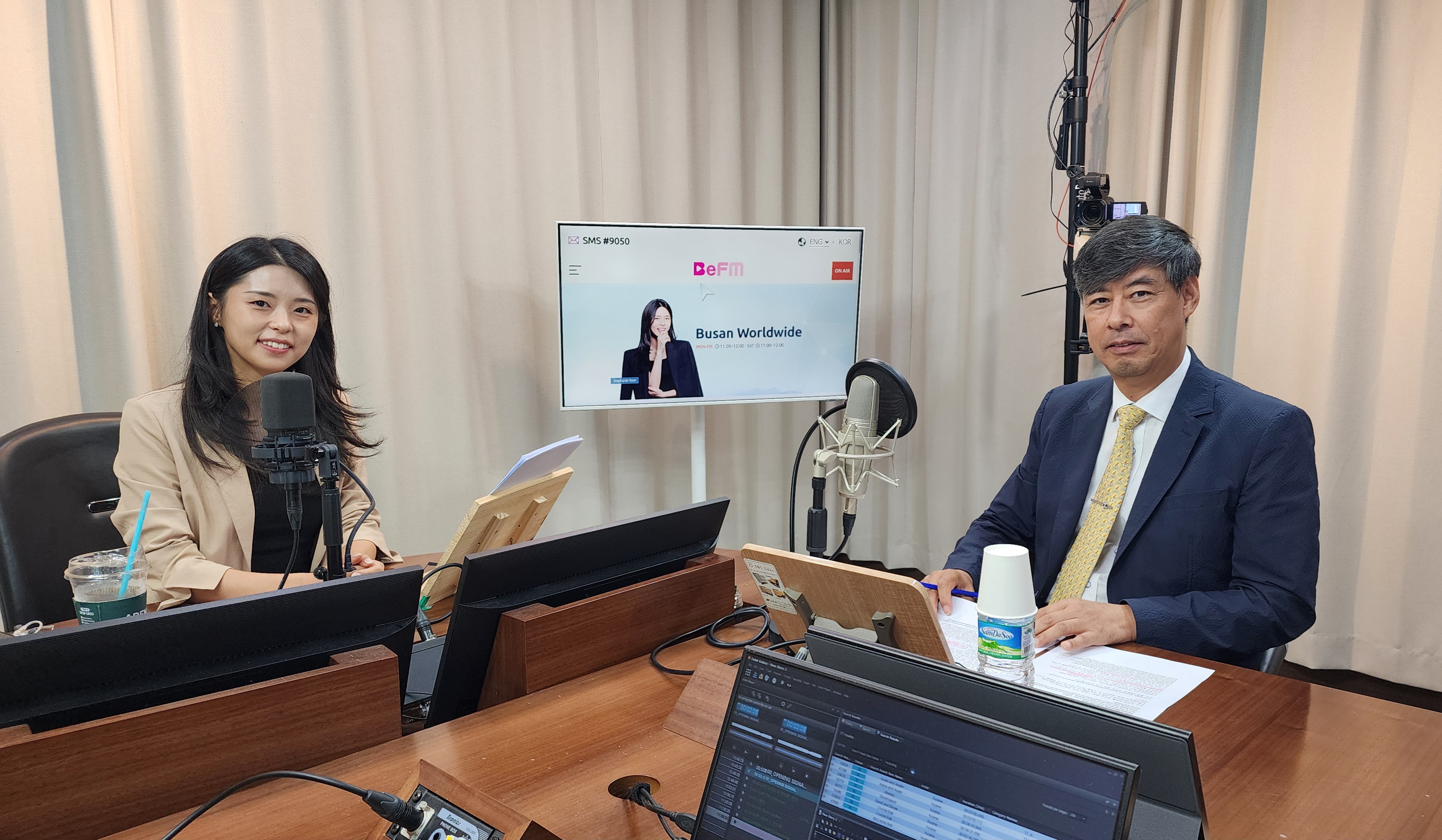 신훈규 국제탄화규소학술대회 ICSCRM 2025 조직 위원장님과 함께 했습니당 Photo1