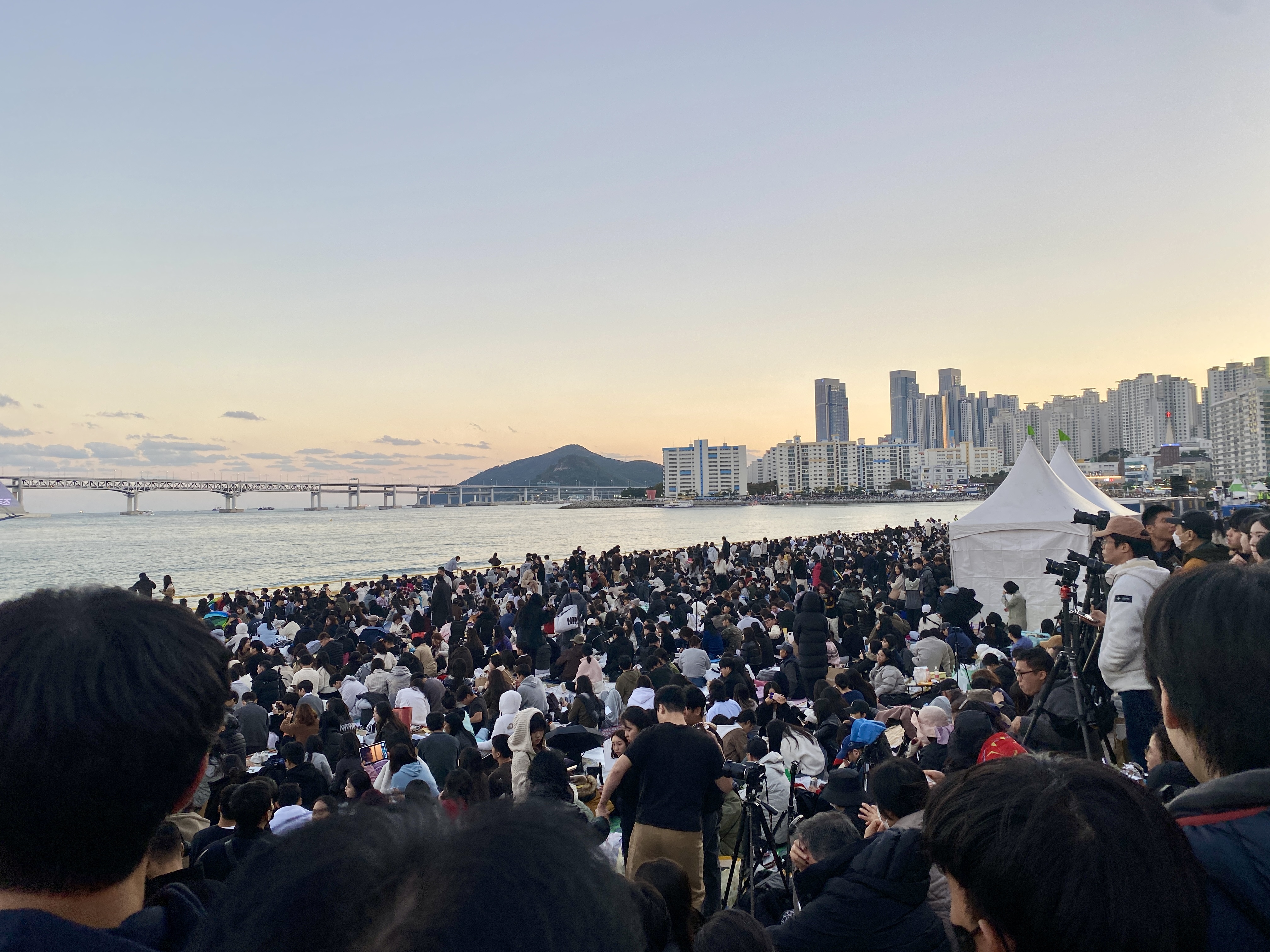 [헬로 베트남/구석구석] 제20회 부산불꽃축제-광안리해수욕장 (Lễ hội Pháo hoa Busan lần thứ 20-Bãi biển Gwangalli) Photo5
