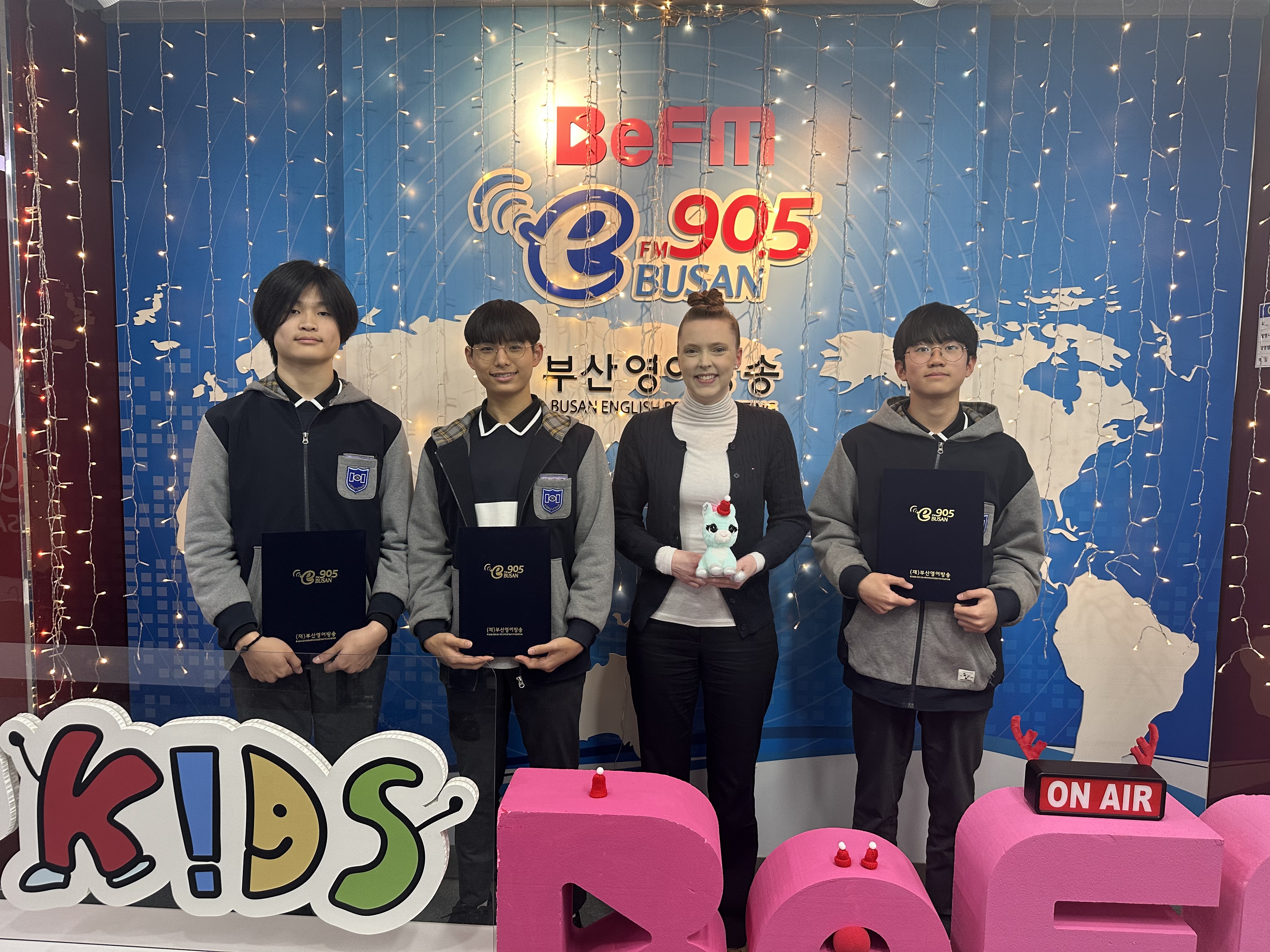 2025년 12월 28일 BeFM School Reporters: Team 39. 항도중학교 Photo1