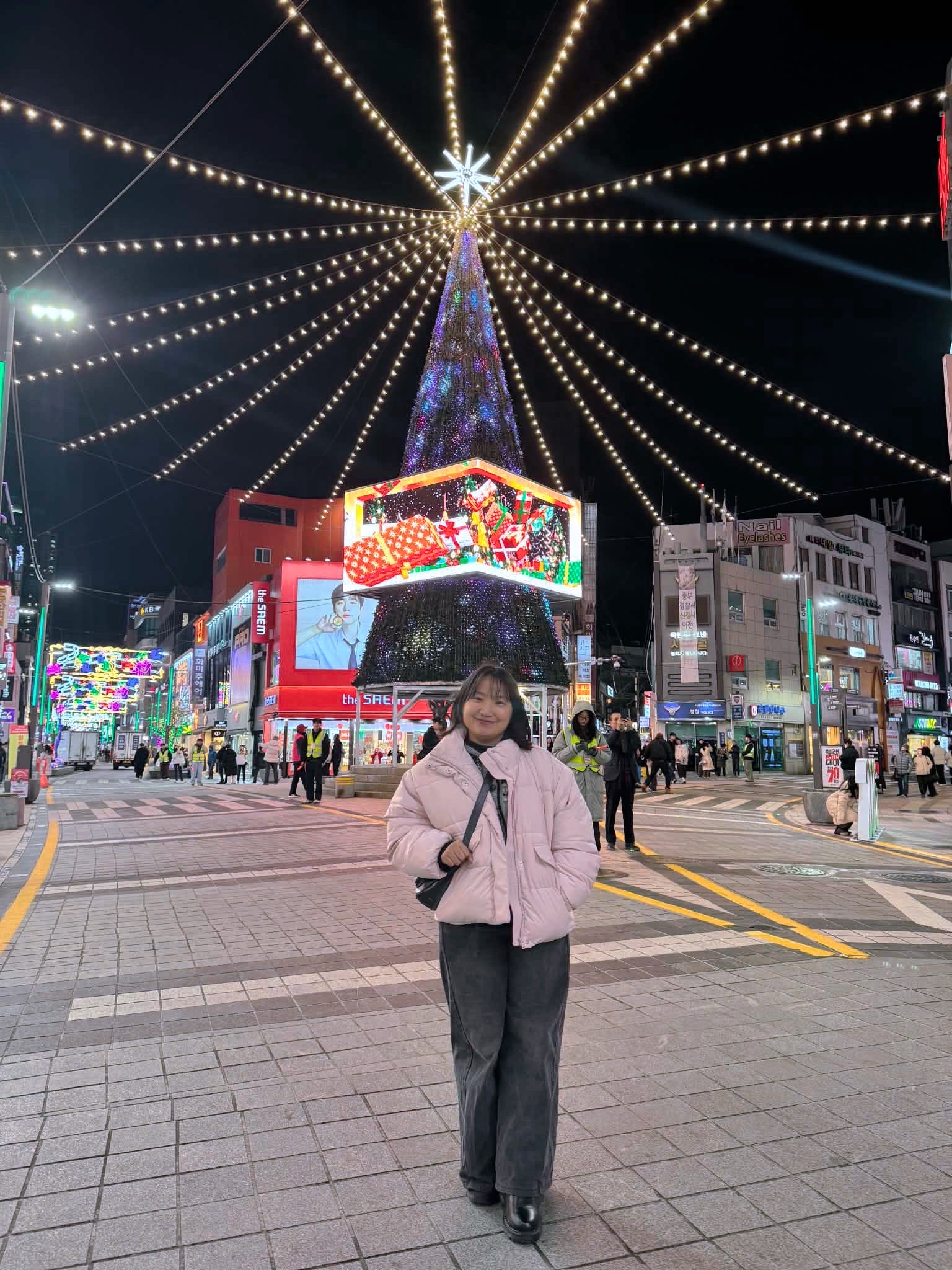 KHÁM PHÁ BUSAN: Lễ hội Ánh sáng & Cây thông Busan - Nampodong Photo2