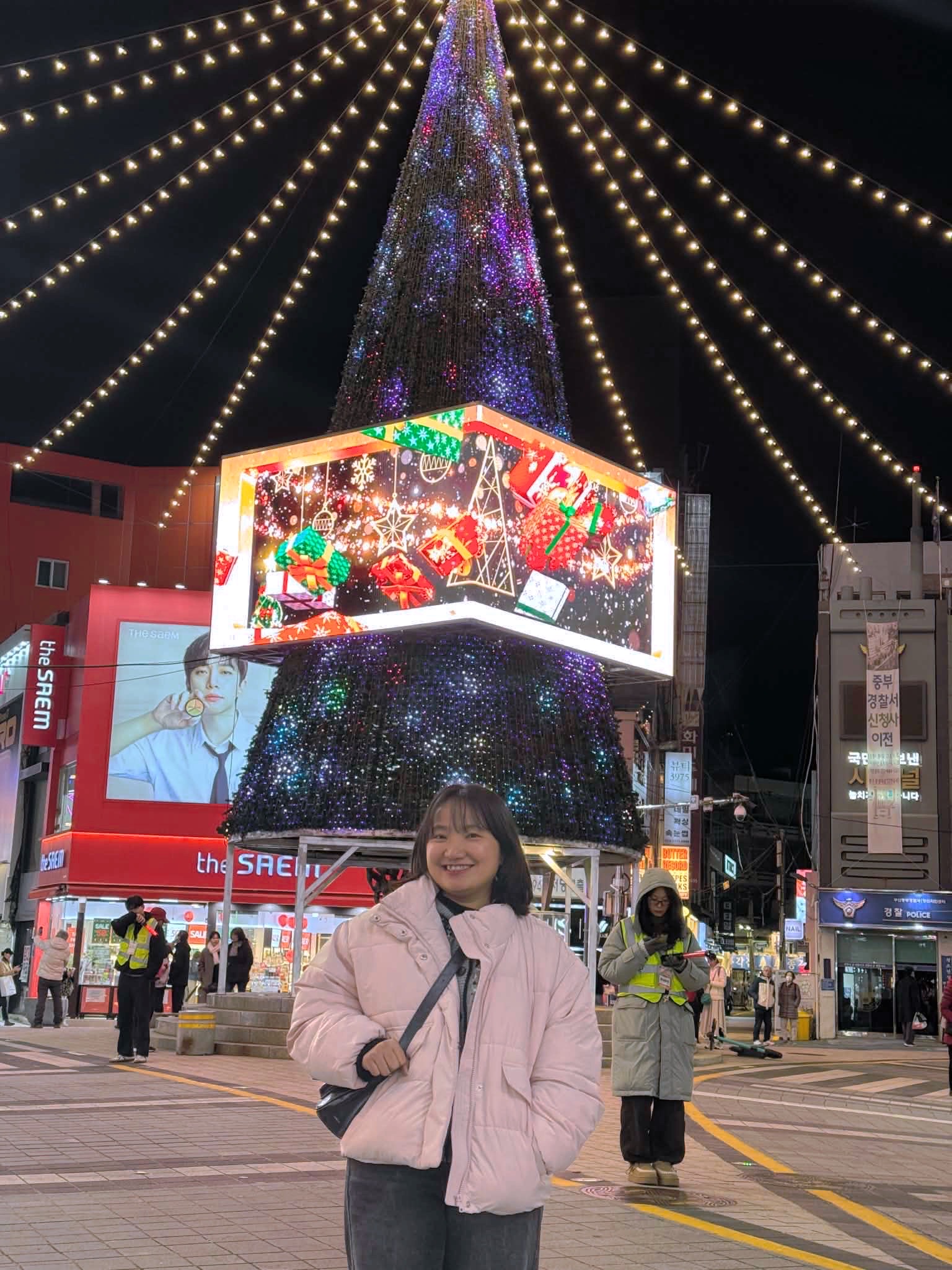 KHÁM PHÁ BUSAN: Lễ hội Ánh sáng & Cây thông Busan - Nampodong Photo1