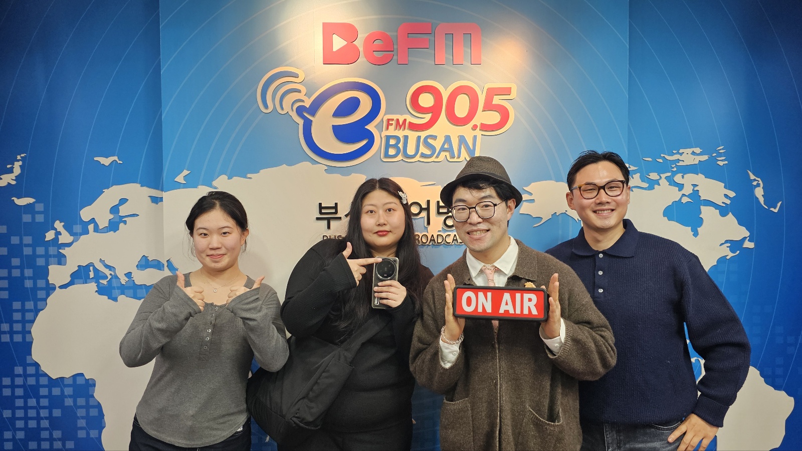 인터뷰)ZHANG PengFei, LU XingYan, DAI HanYu 260227개국특집 Photo1