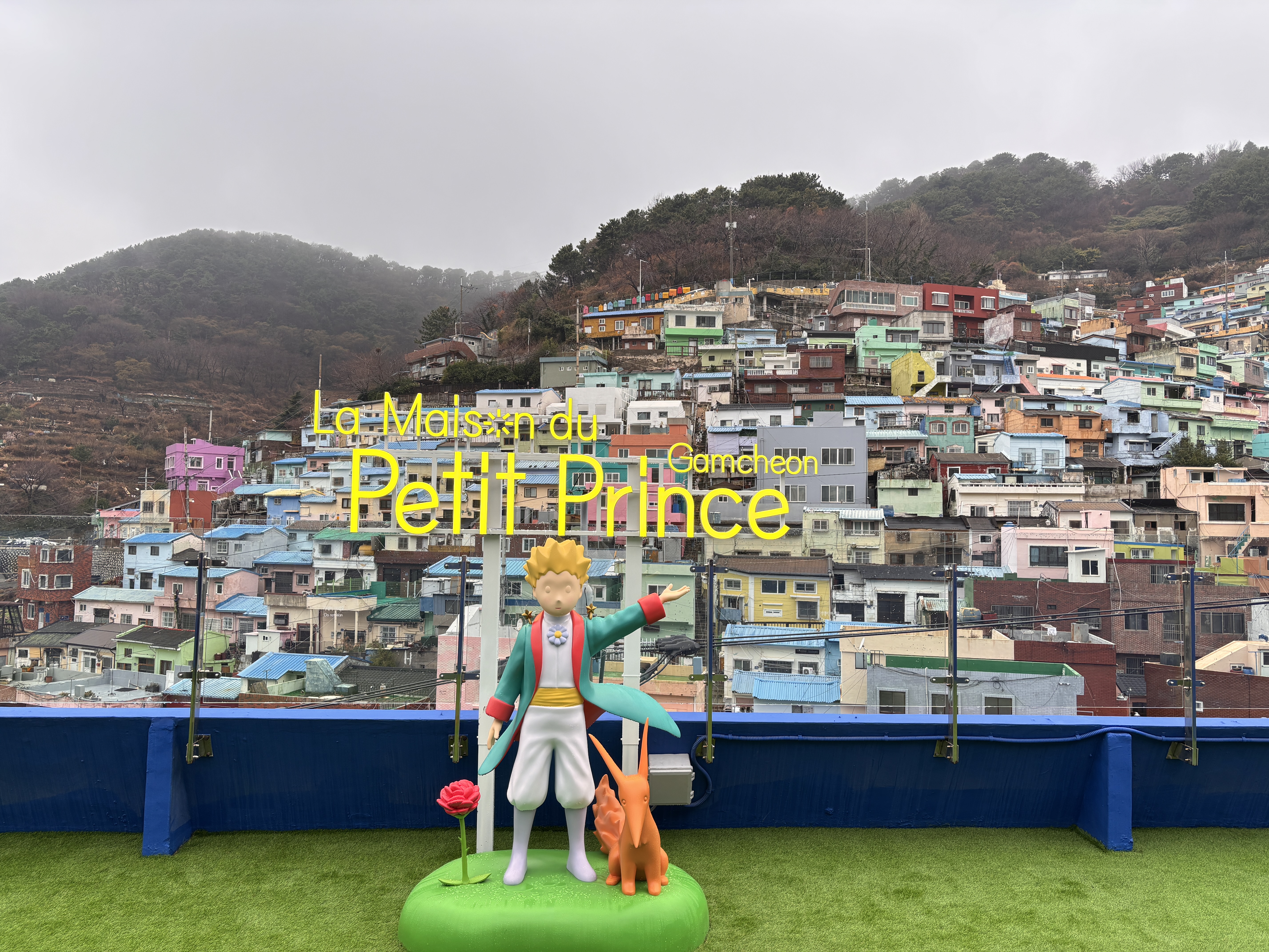 KHÁM PHÁ BUSAN: Giới thiệu Little Prince House tại làng văn hóa Gamcheon. Photo1