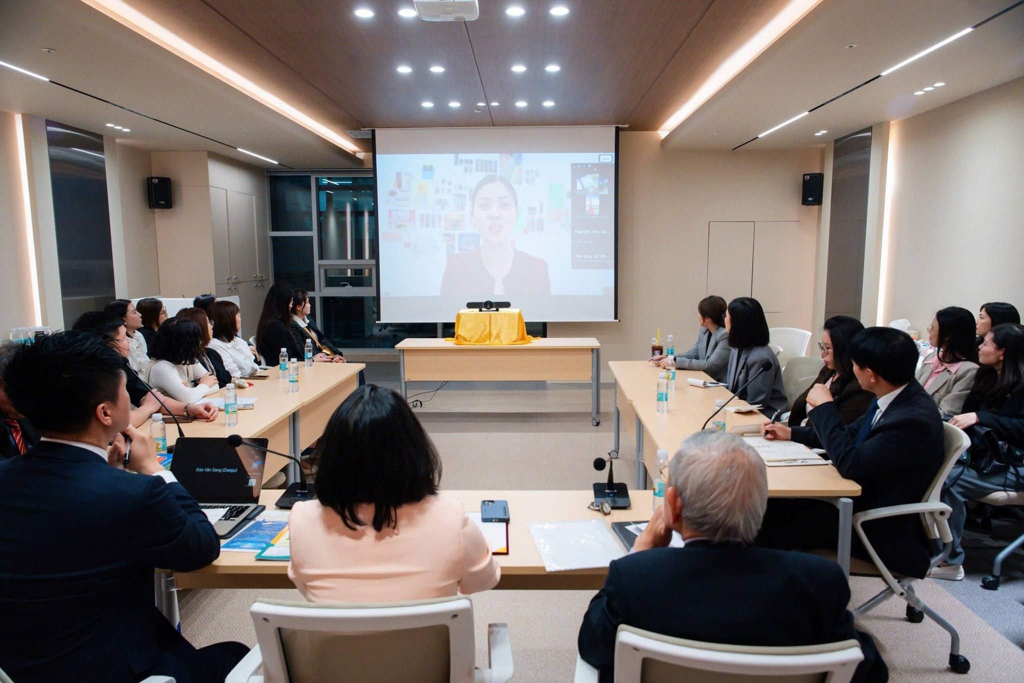 KHÁM PHÁ BUSAN: Chương trình tọa đàm: “Tầm quan trọng của việc giảng dạy, gìn giữ tiếng Việt và văn hóa Việt Nam trong cộng đồng người Việt Nam tại khu vực Đông Nam, Hàn Quốc” – Tổng lãnh sự quán Việt Nam tại Busan. Photo1