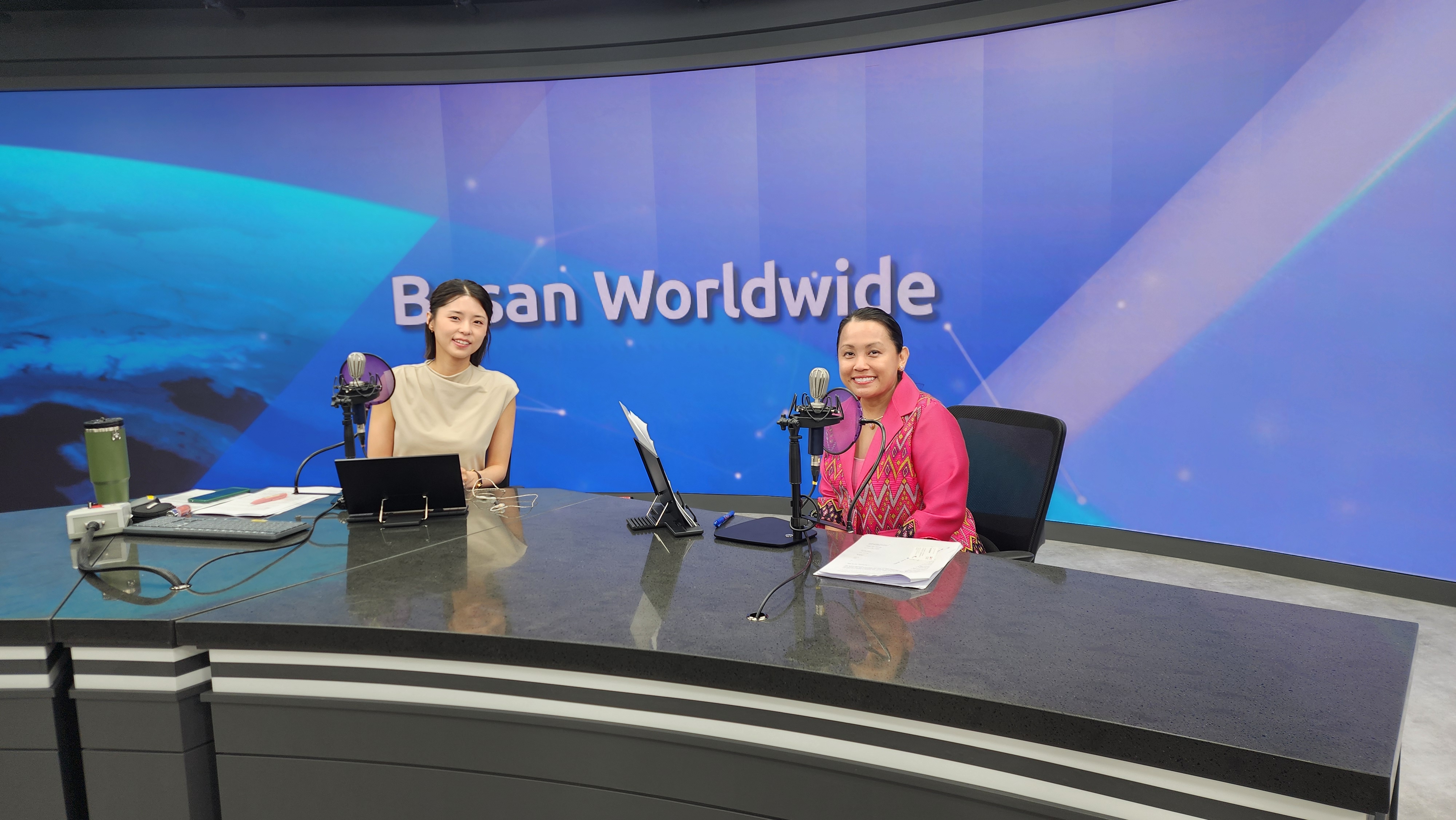 LEAH VICTORIA T.CARADA Consul General of the Republic of the Philippincs Busan, Republic of Korea Consulal General Photo1