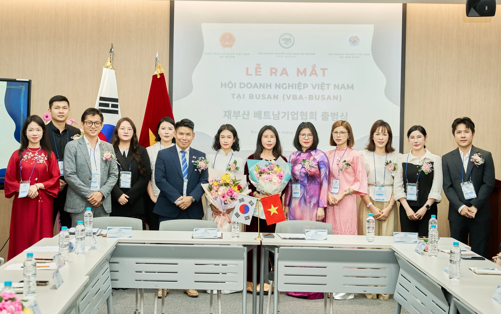 KHÁM PHÁ BUSAN/ PD Mai Hạnh: Lễ ra mắt của Hội Doanh nghiệp Việt Nam tại Busan Photo3