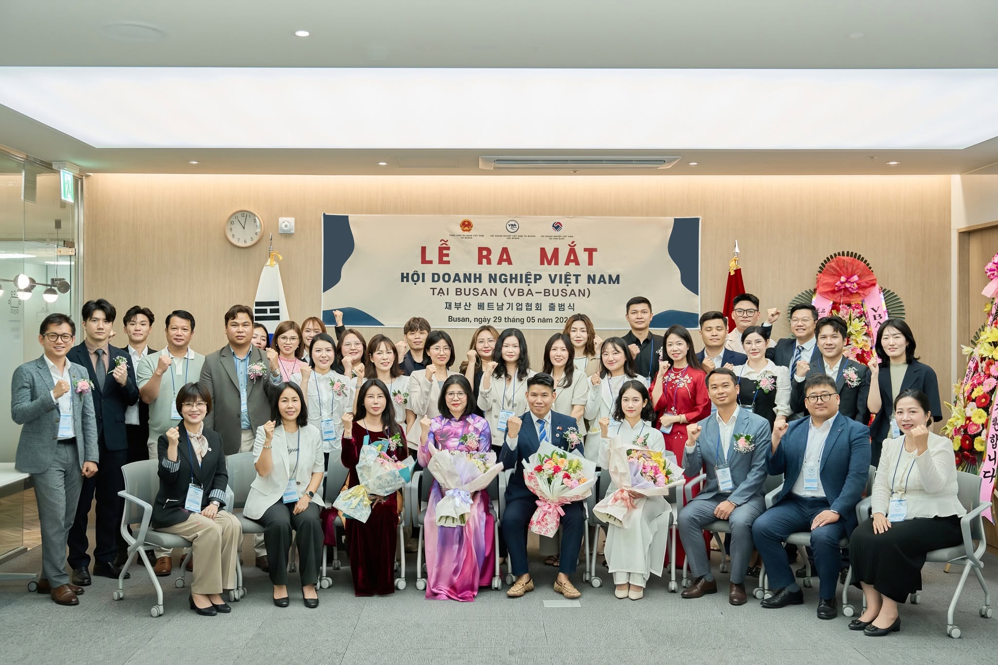 KHÁM PHÁ BUSAN/ PD Mai Hạnh: Lễ ra mắt của Hội Doanh nghiệp Việt Nam tại Busan Photo5