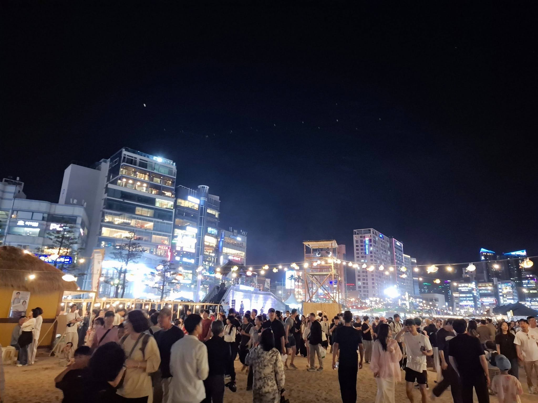 KHÁM PHÁ BUSAN/ PD Mai Hạnh: Lễ hội Gwangalli Eobang - Bãi biển Gwangalli và Công viên Di tích Suyeong Photo2