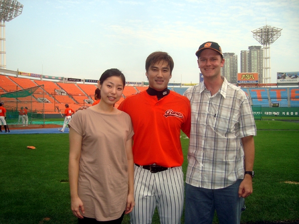 Petra, 홍성흔, and Matthew Photo