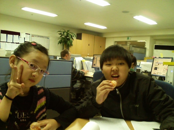 11월 한달간 출연하는 어린이 뉴스진행자 2분이세요 Photo