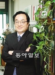 08-23 Interview  Photo