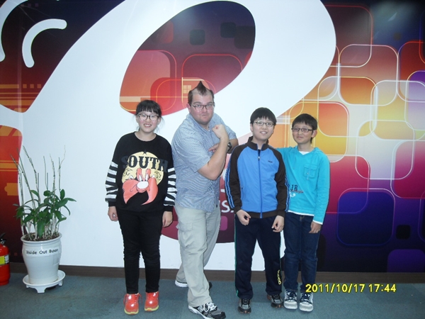 10월 23일 School of Rock 출연 어린이들:) Photo
