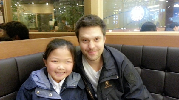 April kid announcer 류조은 & Science Teacher, John Green Photo