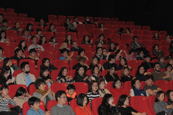 3월 외교관 마크캐닝과의 토크쇼 Photo