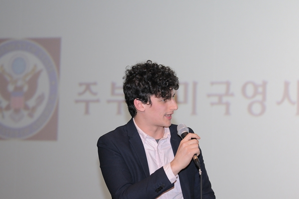 3월 외교관 마크캐닝과의 토크쇼 Photo