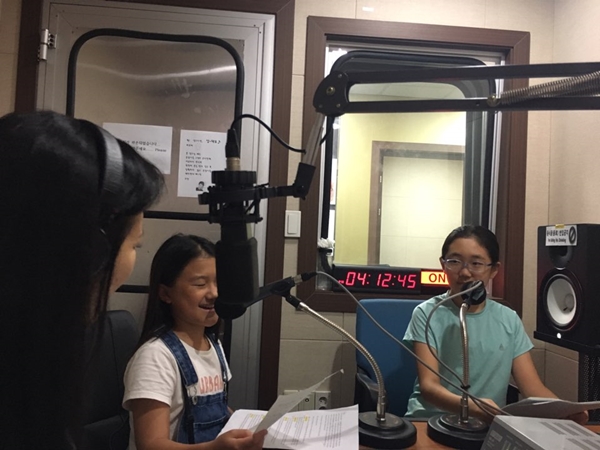 September kids announcers Photo