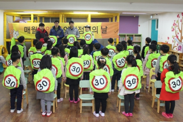 30 on the school zone! Photo