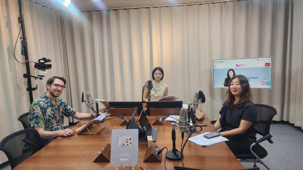 김금화, 베르나피나 2025바다미술제 전시감독님 Photo