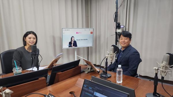 이현희 출근길에 심폐소생술로 생명을 구한 소방관님과 함께 했습니다!  Photo