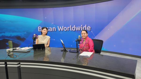 LEAH VICTORIA T.CARADA Consul General of the Republic of the Philippincs Busan, Republic of Korea Consulal General Photo