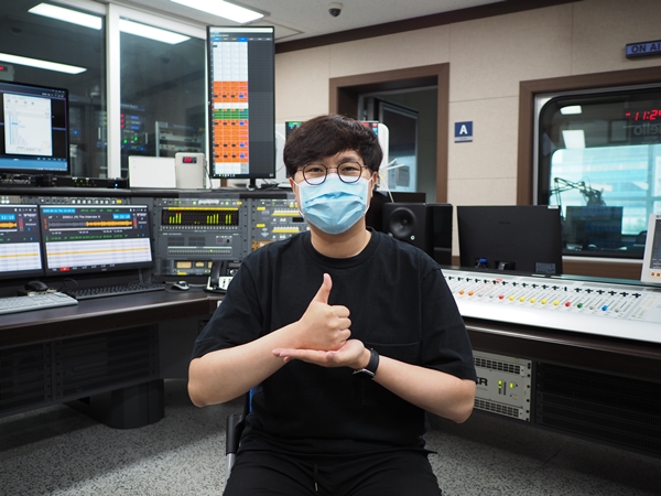 부산영어방송-덕분에챌린지 #2 Photo